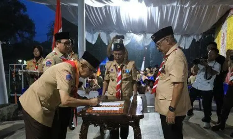 Pelantikan Kwartir Nasional Suasana pelantikan pengurus Kwartir Nasional oleh Presiden RI