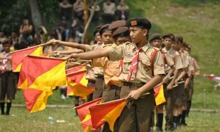 Kegiatan Kepramukaan Lapangan Anggota Pramuka sedang melakukan kegiatan berkemah di alam terbuka