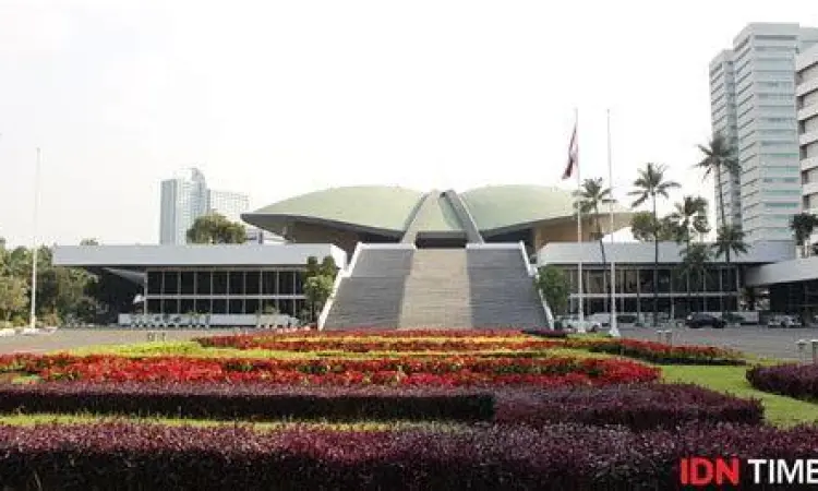 Pusat Hukum Tertulis Gedung DPR MPR sebagai pusat legislasi