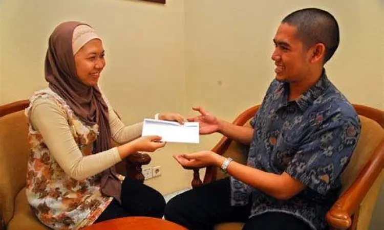 Tanggung Jawab Nafkah Ilustrasi suami memenuhi tanggung jawab nafkah