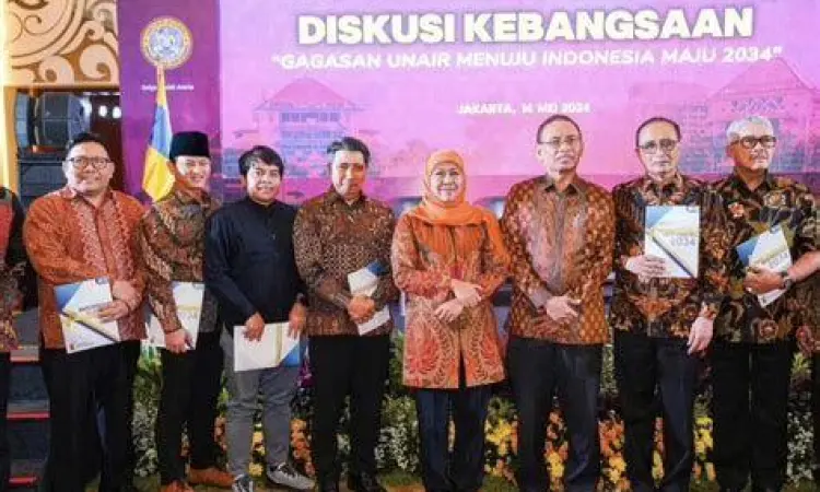 Mahasiswa berdiskusi mengenai nilai kebangsaan