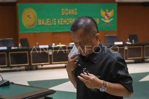 Sidang Majelis Kehormatan Hakim Sidang MKH antara Komisi Yudisial dan Mahkamah Agung