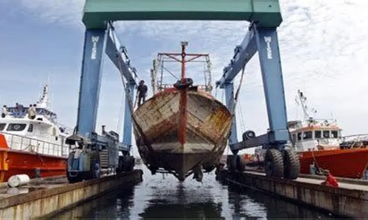 Galangan Kapal Terapung Galangan kapal yang menggunakan prinsip archimedes