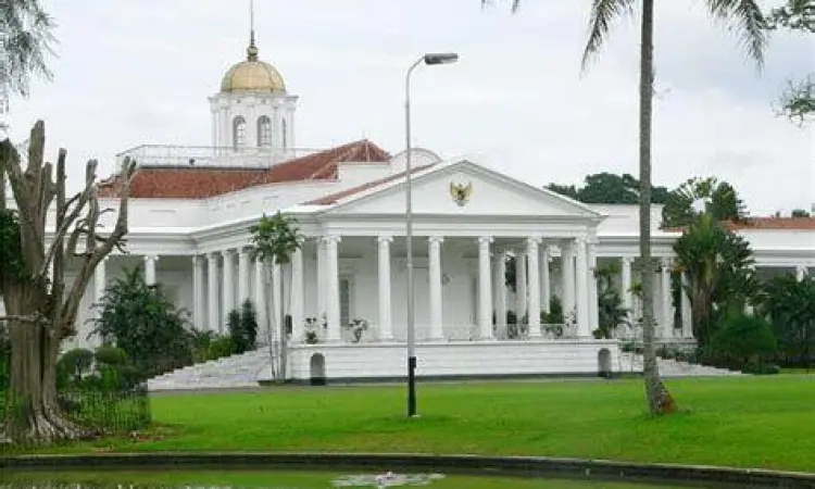 Gedung pemerintahan daerah sebagai simbol otonomi