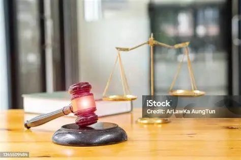 Palu Hakim dan Keadilan Simbol penegakan hukum di pengadilan