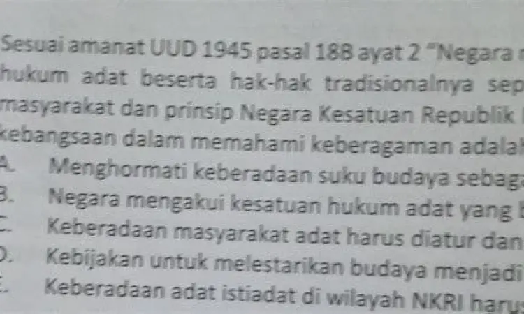 Konstitusi dan Hukum Adat Teks UUD 1945 Pasal 18B sebagai dasar hukum berlakunya hukum adat di indonesia