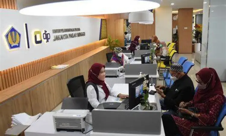 Kantor Pelayanan Pajak Suasana kantor pelayanan pajak di Indonesia