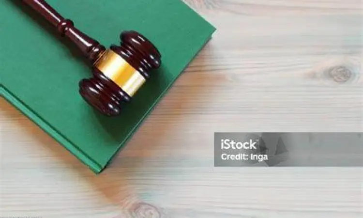 Palu hakim sebagai simbol penegakan hukum formal