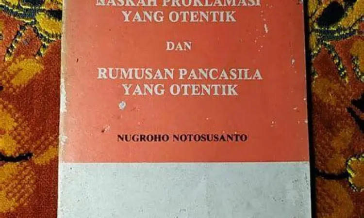 Sejarah Hukum Indonesia Naskah proklamasi dan simbol negara