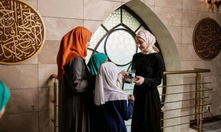 Wanita sebagai Madrasah Pertama Peran mulia seorang ibu dalam mendidik anak sesuai syariat