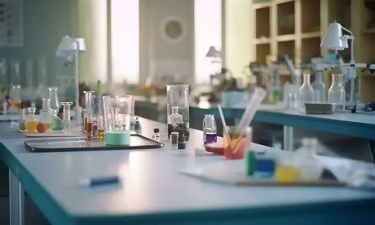 Mahasiswa menganalisis hasil praktikum kimia