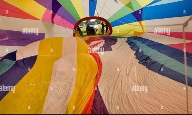 Bagian dalam kantong balon udara saat mengembang