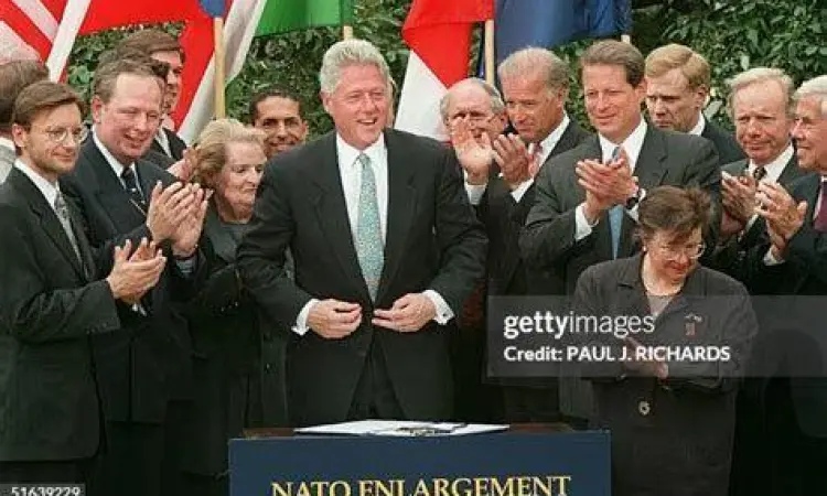 Proses Ratifikasi Perjanjian Upacara penyerahan instrumen ratifikasi