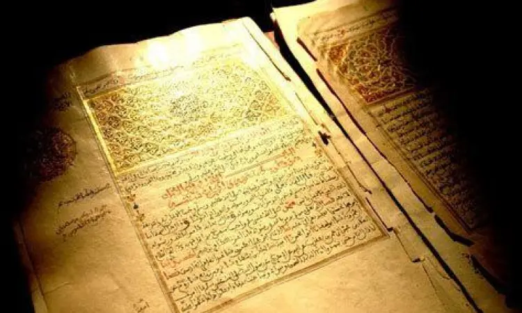 Manuskrip kuno Al-Qur'an sebagai simbol sumber hukum utama