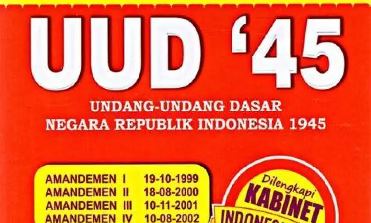 Buku UUD 1945 sebagai rujukan utama hukum di Indonesia