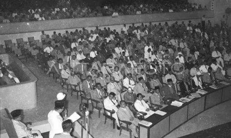 Suasana Sidang Dewan Konstituante yang mengalami kebuntuan