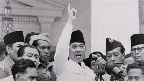 Pidato Dekrit Soekarno Soekarno saat berpidato mengenai kembalinya ke UUD 1945