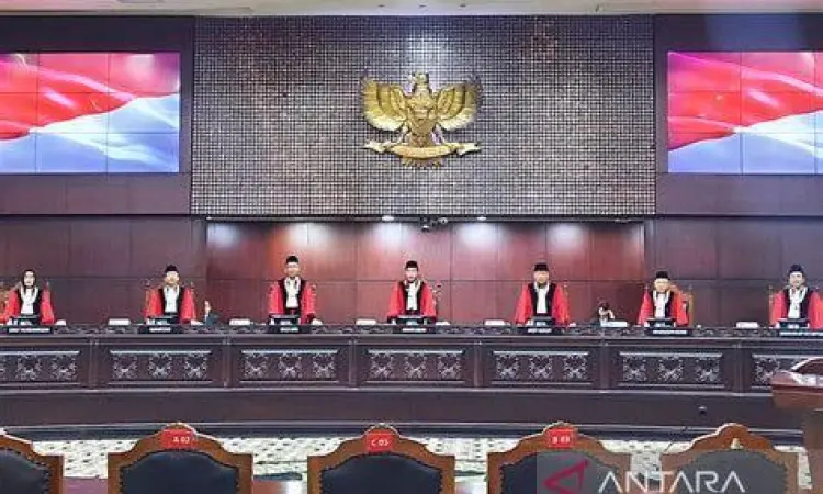 Sidang MK Suasana sidang pleno di Mahkamah Konstitusi