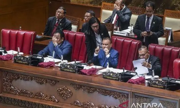 Suasana sidang paripurna DPR RI dalam pengesahan undang-undang