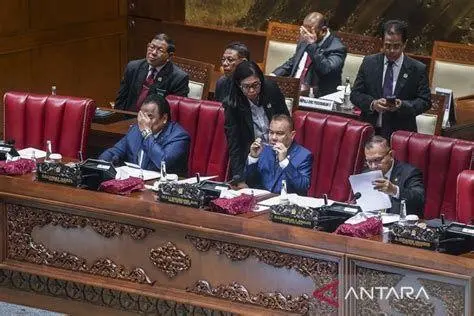 Sidang Paripurna DPR Suasana sidang paripurna DPR RI dalam pengesahan undang-undang