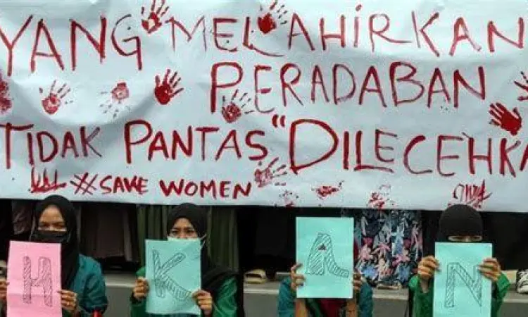Aksi dukungan terhadap UU TPKS untuk perlindungan perempuan