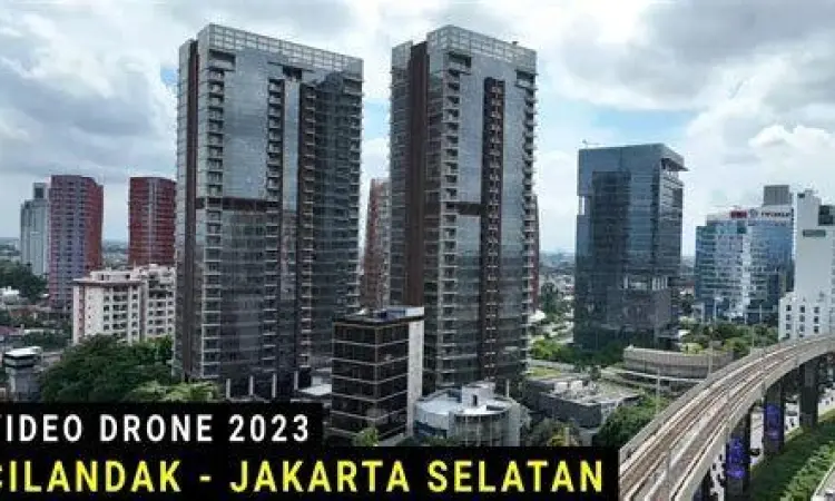 Lulusan Berkualitas dan Berakhlak Prosesi wisuda mahasiswa yang memiliki integritas moral