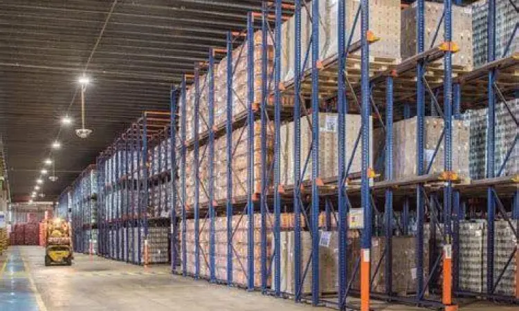 Manajemen Stok Gudang Gudang penyimpanan barang skala besar untuk menjaga stok