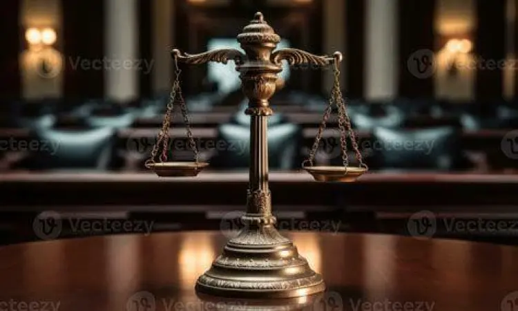 Timbangan keadilan sebagai simbol pemisahan hukum publik dan privat