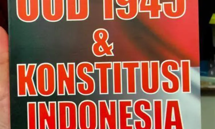 UUD 1945 Indonesia Buku Undang-Undang Dasar 1945 sebagai hukum tertinggi