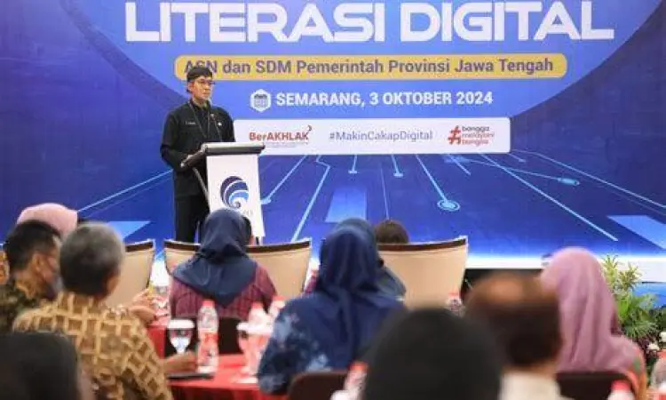 ASN Modern Digital ASN melayani masyarakat menggunakan perangkat digital