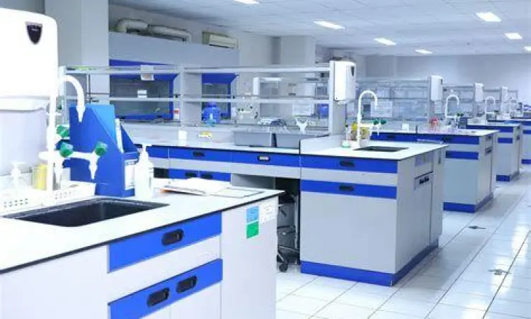 suasana laboratorium kimia modern