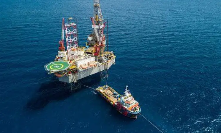 Eksploitasi Sumber Daya Laut Pengeboran lepas pantai di perairan Indonesia