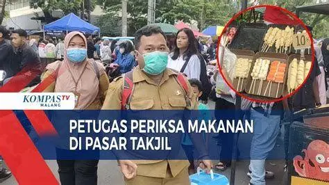 Pengawasan Lapangan Konsumen Petugas melakukan pengawasan produk di pasar swalayan