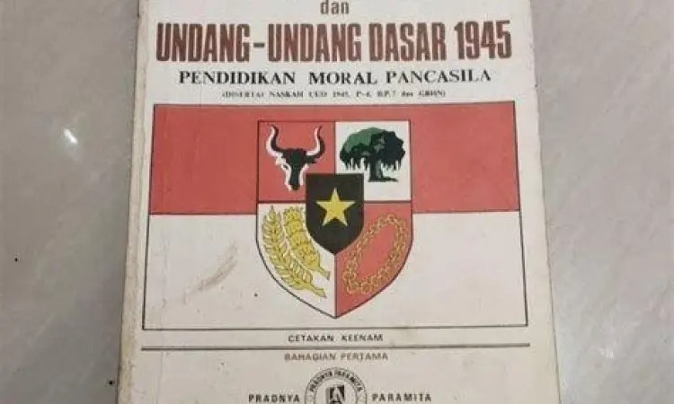 UUD 1945 dan Pancasila Konstitusi sebagai dasar hukum tertinggi