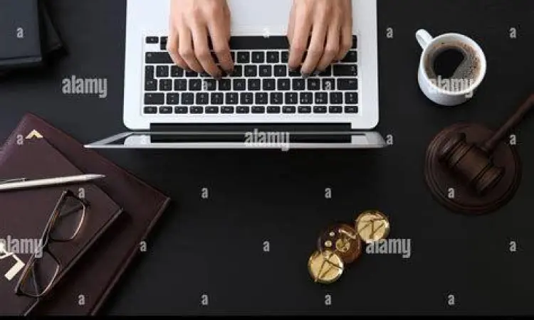 Pengacara melakukan riset hukum digital