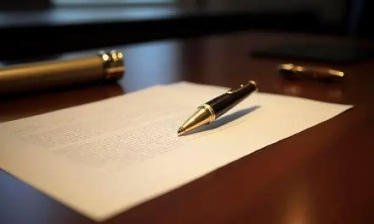 Penandatanganan dokumen legal penyerahan aset