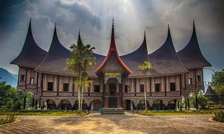 Rumah Gadang simbol sistem matrilineal