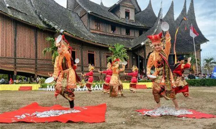 Upacara adat masyarakat Minangkabau