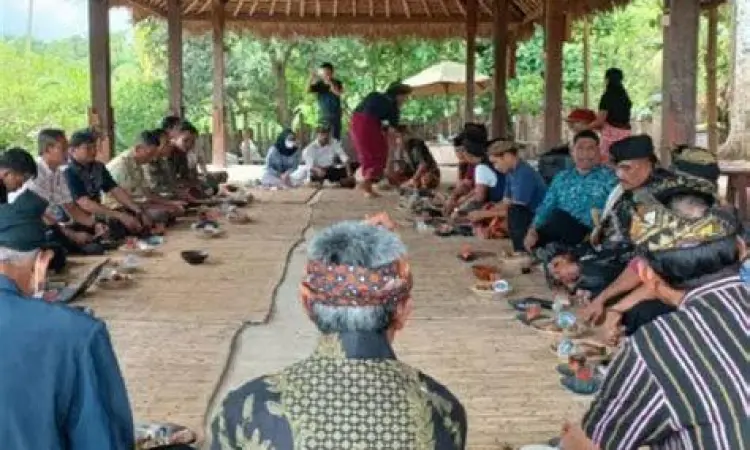 Musyawarah tokoh adat dalam pengambilan keputusan hukum