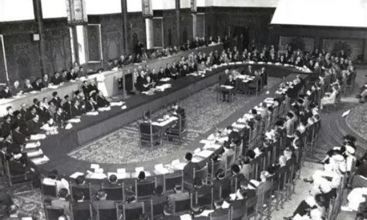 Konferensi Meja Bundar 1949 Suasana Konferensi Meja Bundar di Den Haag