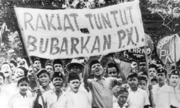 Aksi demonstrasi mahasiswa menuntut Tritura 1966