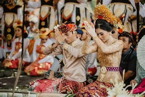 Harmoni Adat dan Agama Upacara adat pernikahan di Indonesia yang bernuansa religius