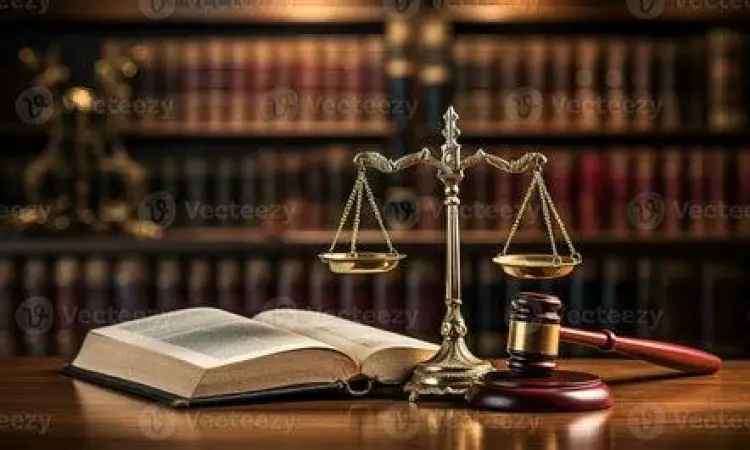 Dasar Hukum Akta Buku hukum dan palu hakim sebagai simbol keadilan