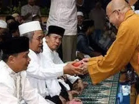 Penerapan Akhlak Muslim berinteraksi dengan akhlak mulia