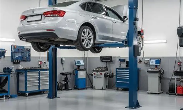 Mesin Pengangkat Mobil Hidrolik Mobil diangkat dengan lift hidrolik di bengkel