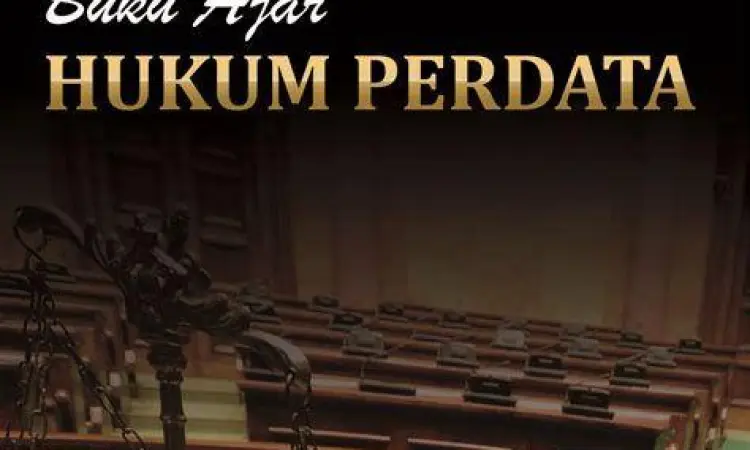 Mahasiswa sedang belajar menggunakan literatur hukum