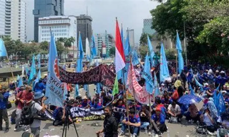 Analisis pencatatan dasar hukum serikat buruh di kantor pemerintahan