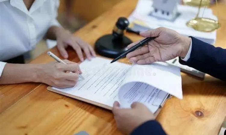Penandatanganan dokumen kontrak jual beli properti
